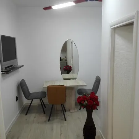 Apartment A. Einstein 9a