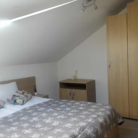 A. Einstein 9a * Kluż-Napoka